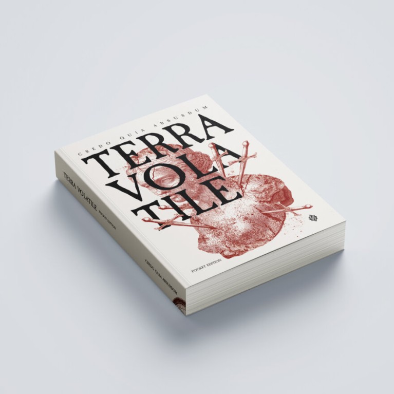 Книга Таро Изменчивой Земли в формате Покет / Terra Volatile Book Pocket Edition